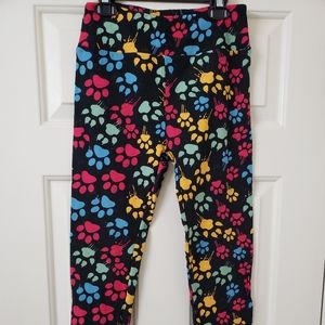 Leggings with paw print pattern